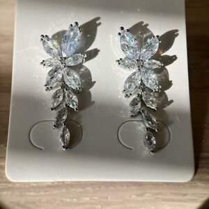Bridal Crystal Drop Earrings – Elegant Leaf Design